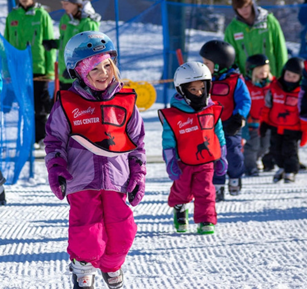 little kids learning how to ski at bromley mountain